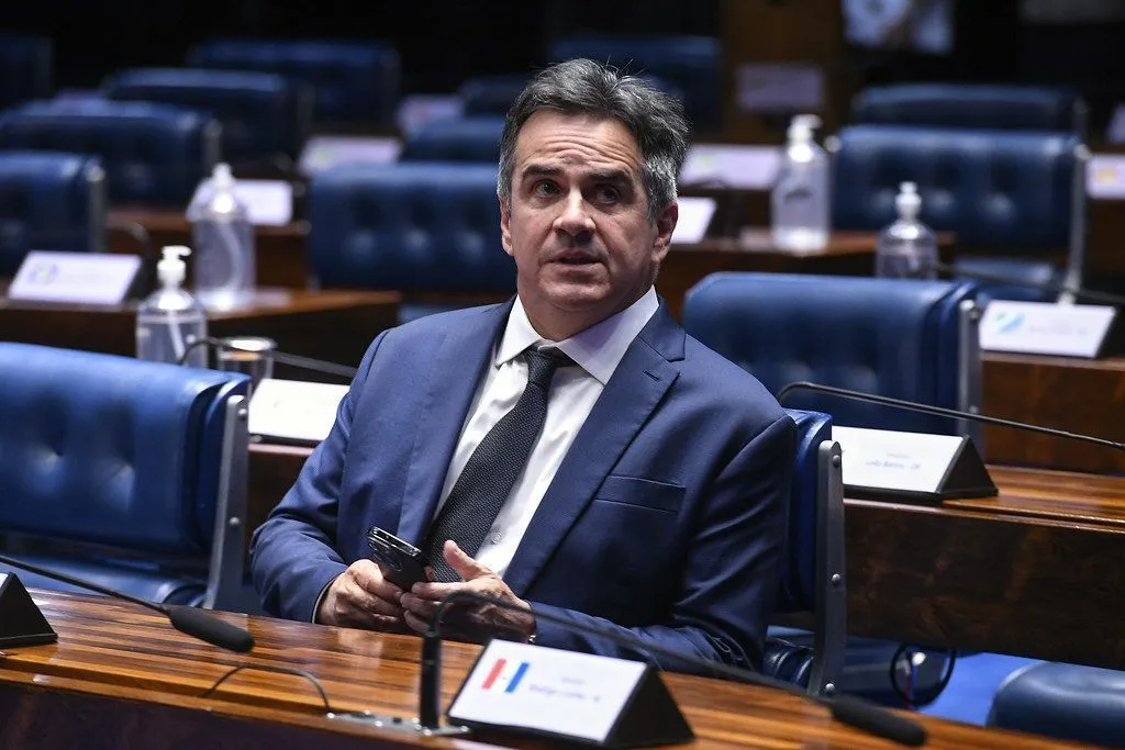 Ciro Nogueira enfrenta pressão interna no PP por apoio a Flávio Bolsonaro